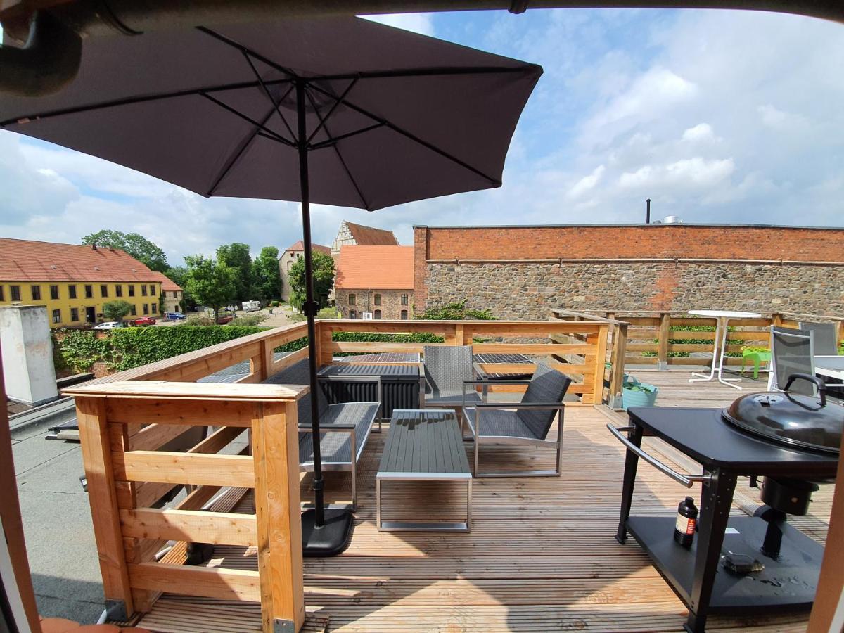 Gemuetliche Dachwohnung Mit Kleiner Oder Grosser Dachterrasse Nebeneinander Wolmirstedt Exterior photo