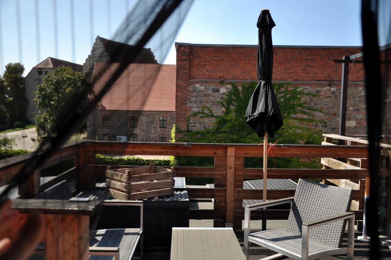 Gemuetliche Dachwohnung Mit Kleiner Oder Grosser Dachterrasse Nebeneinander Wolmirstedt Exterior photo
